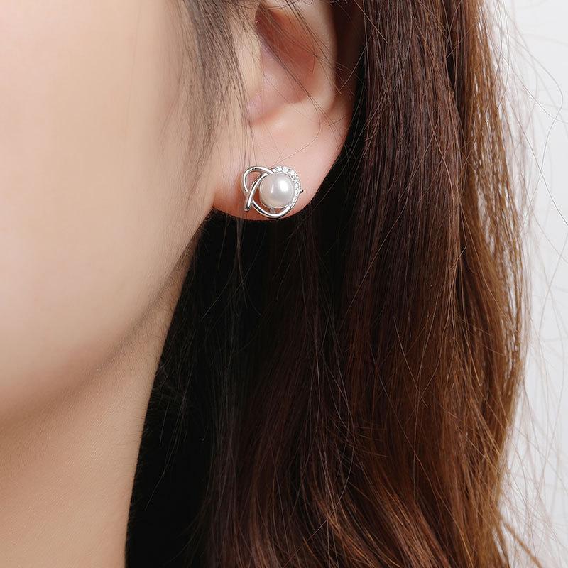 French Retro High-end Earrings New Year's Trendy Simple Love Pearl Earrings Trend