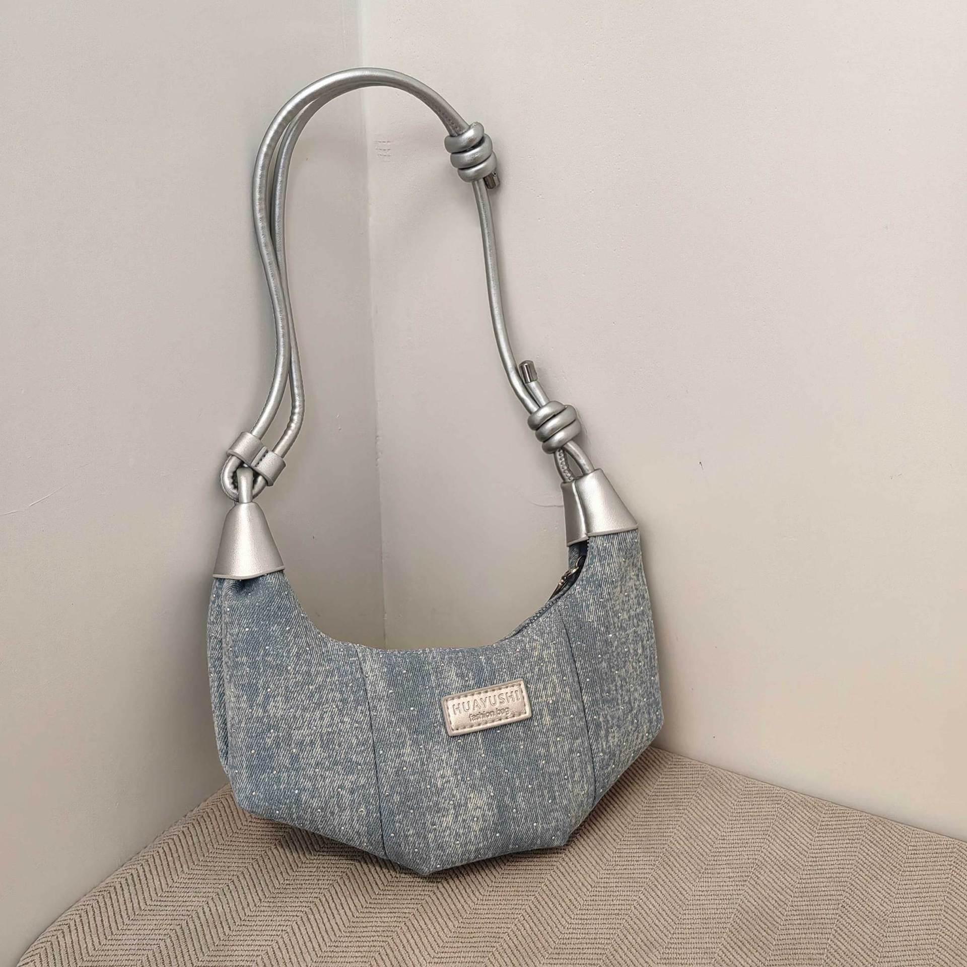 

2025 Summer Versatile Denim Crescent Shoulder Bag - Fashionable and Exquisite for Crossbody or Single Shoulder Wear.