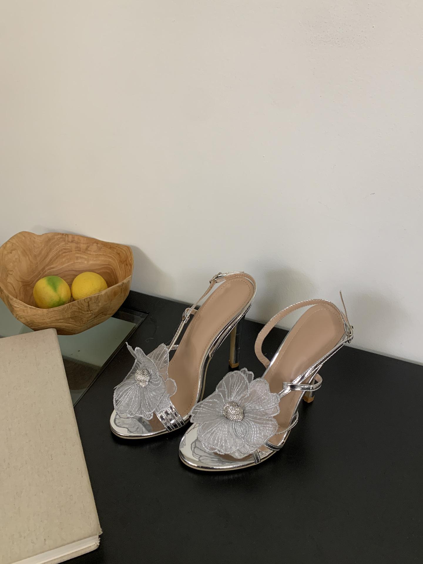 

Niche design lace flower rhinestone high heels women s summer 2025 new with skirt stiletto sandals 42 серебряный