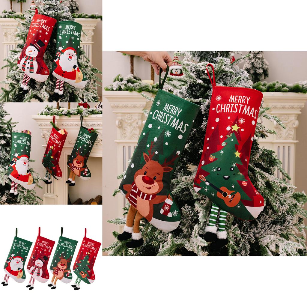 Lebhaft bunte Weihnachtssocken mit Designs von Weihnachtsmann, Schneemann und Rentieren