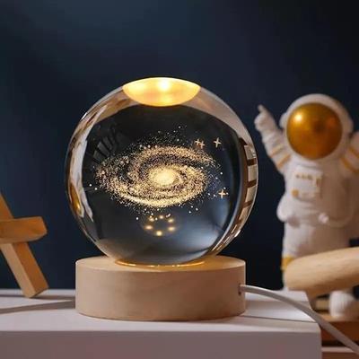 3D Galaxie Kristallkugel Graviertes Nachtlicht USB-Stromversorgung LED Holzsockel Kristall für Heimdekoration Mädchen(Warmweiß) (Galaxis)