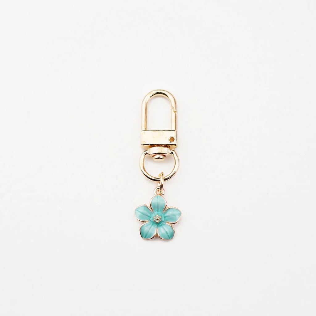 Fashion INS Style Daisy Flower Keychain Pink White Black Enamel Metal Pendant Women Key Bag Accessories Keyring