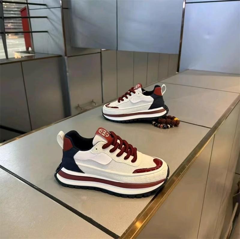 Scarpe da uomo autunnali in rete traspirante marca di tendenza senso avanzato Forrest Gump sportive da corsa casual suola spessa aumento altezza interna scarpe da papà alla moda