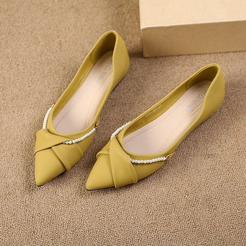 Single shoes for women in 2025 are popular, pointed soft leather is fashionable and versatile, comfortable, one pedal is not tired, and the feet are