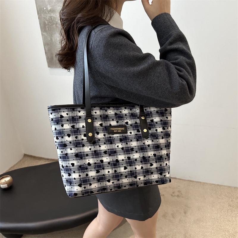 Fashionable Pu Tote Bag For College Students Large Capacity Stylish Shoulder Bag For Daily Use