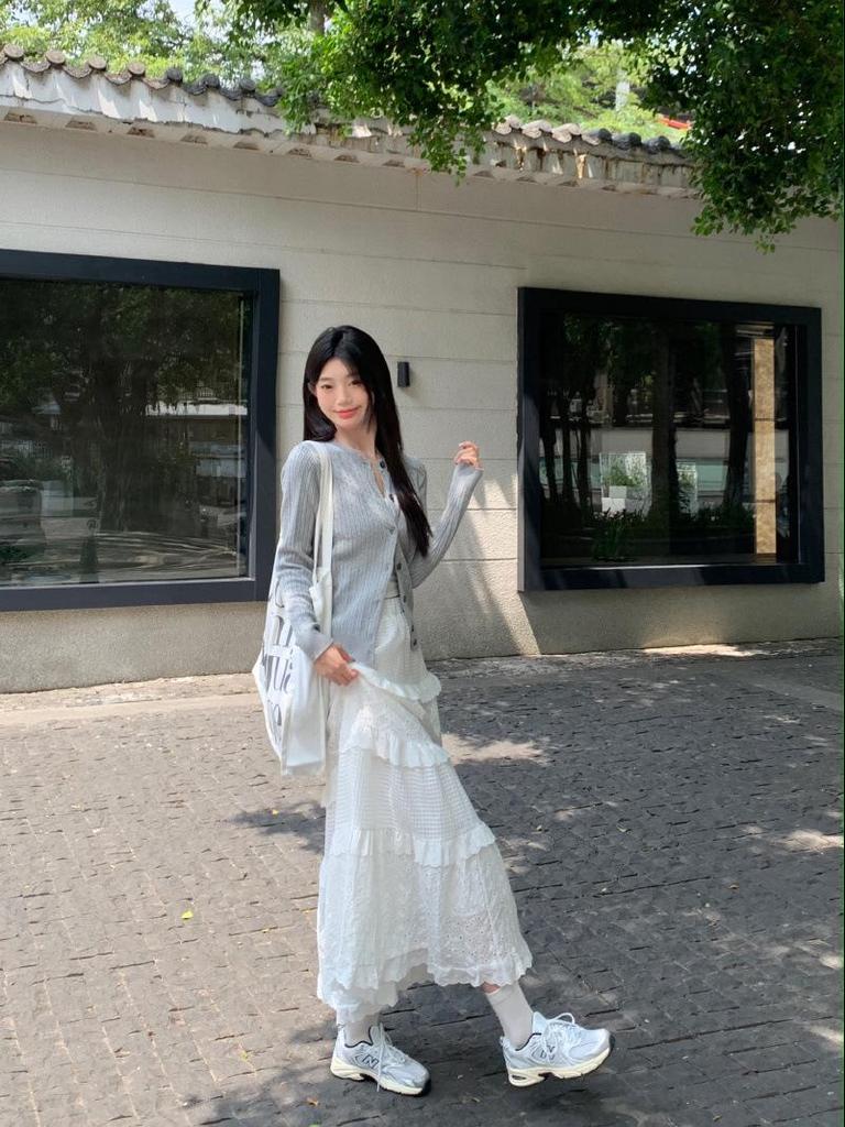 Damski Kardigan Dzianinowy z Retro Haftem - Modna Krótka Kurtka Twist na Wczesną Jesień 2023