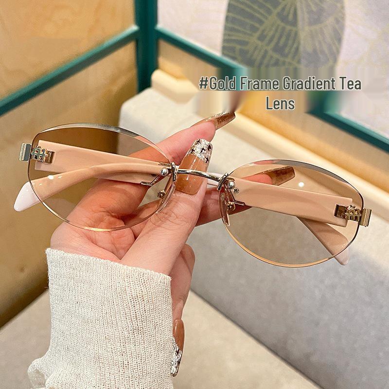 Stylish Metal Frame Sunglasses for Women - Trendy Street Style & Sun Protection