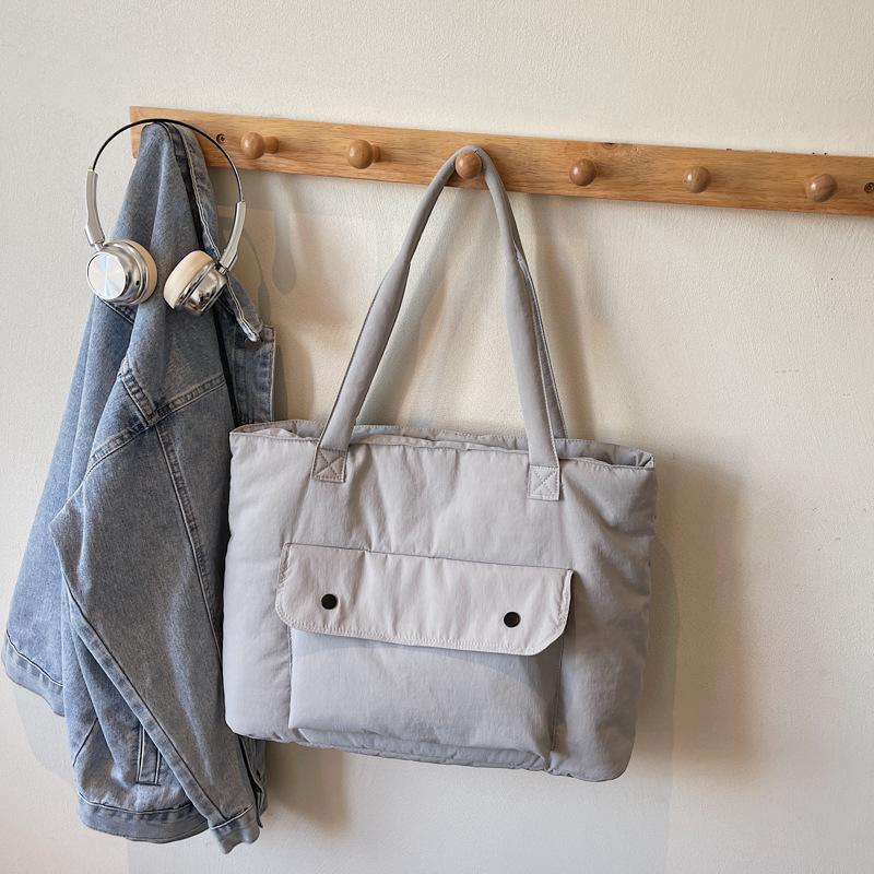 Lightweight handbag, large capacity commuting to work, female tote bag, student class shoulder bag, simple autumn and winter bag