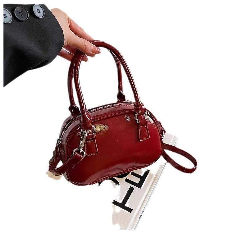 Red New Year's Portable Small Square Bag Women's 2025 New Autumn and Winter Fashion Popular Popular Versatile Textured Messenger Bag