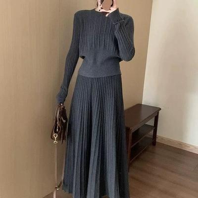 Autumn/Winter 2025 Solid Color Knit Top with Waist-Cinching Design & A-Line Skirt