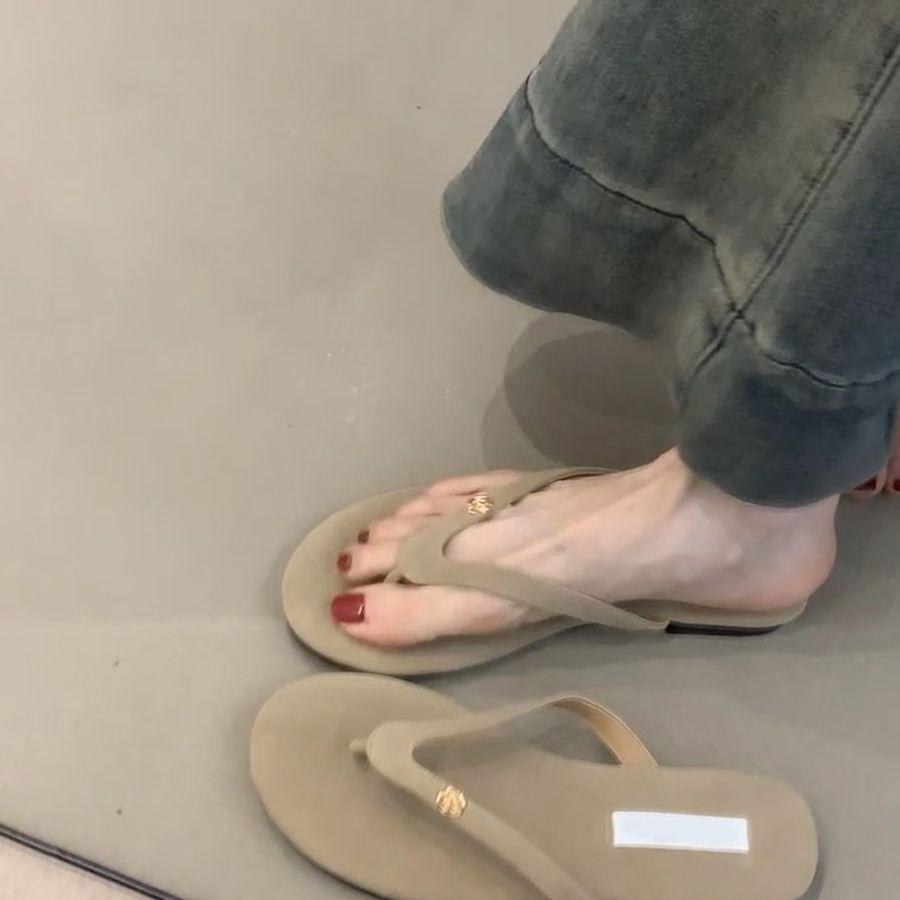 2025 New Flat-bottomed Flip-flops Wear Small Fragrant Wind Flowers Toe Cool Slippers Women's Leisure Vacation Beach Slippers