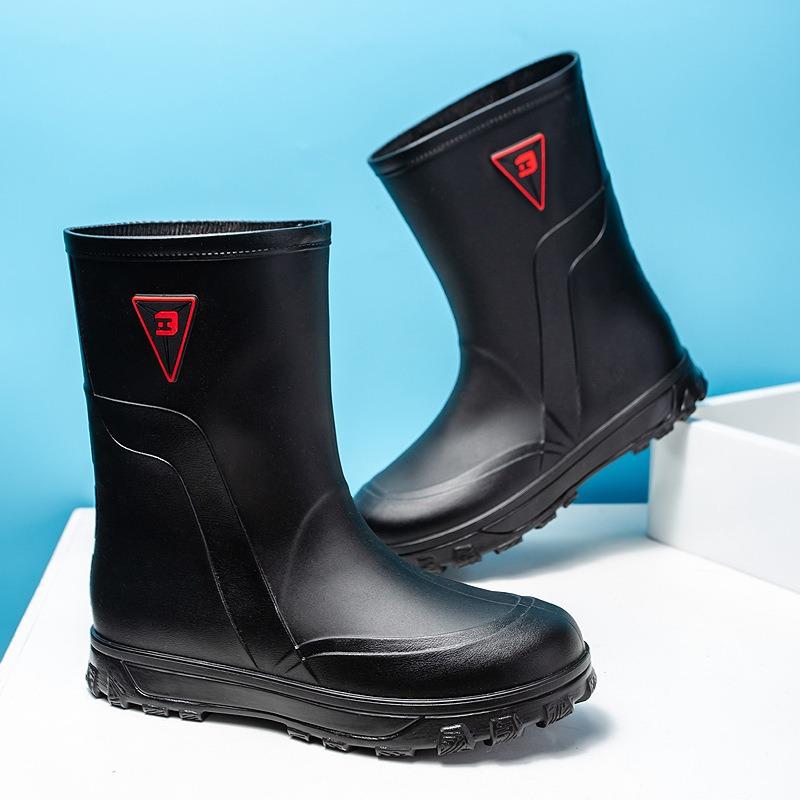 Water shoes men's medium tube waterproof and non-slip soft sole fleece rain shoes men's fishing shoes rain boots takeaway rider work rubber shoes
