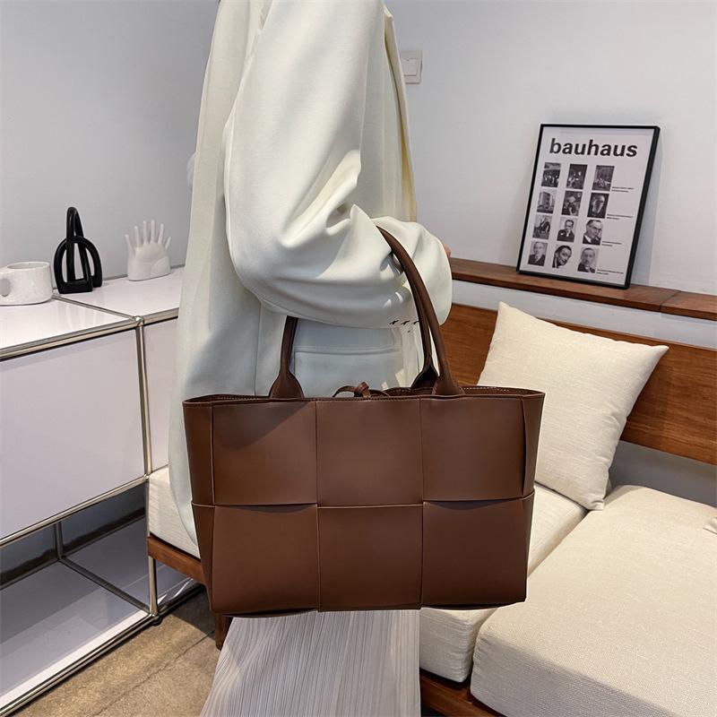 Internet celebrity big bag 2025 new trendy high-end feeling foreign shoulder bag women's bag large capacity versatile portable tote bag