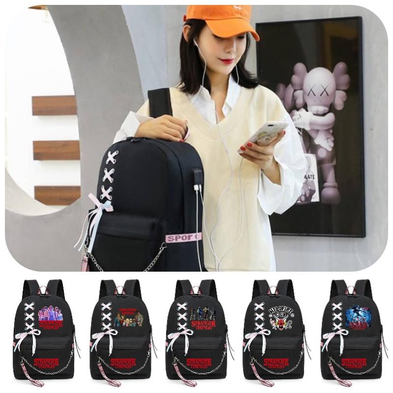 Stilvoller Stranger Things Rucksack mit USB-Ladeanschluss 20-35l Fassungsvermögen Oxford-Stoffmaterial