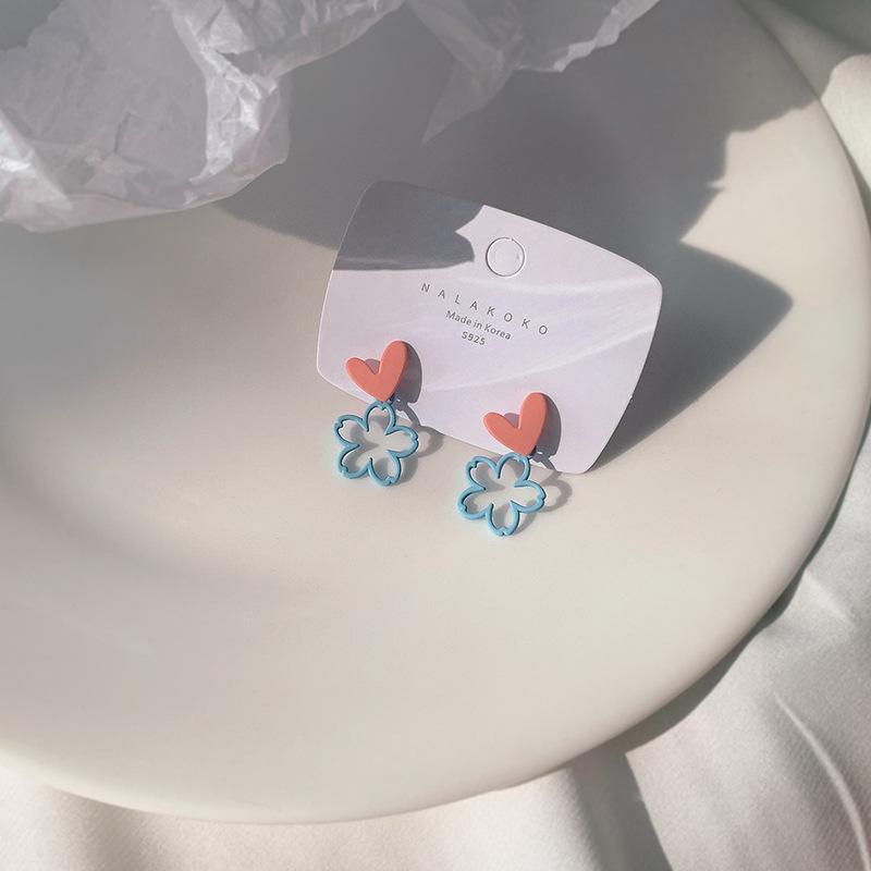 

Женские летние серьги-цветы из серебра 925 пробы контрастного цвета - уникальный и простой дизайн heart earrings + flowers розовый/синий