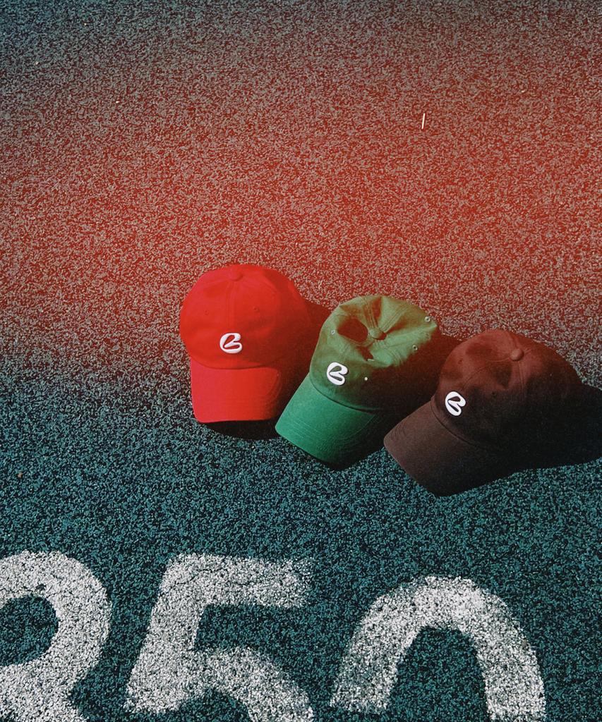 BLUFF B Initial Cotton Ball Cap [Brown]
