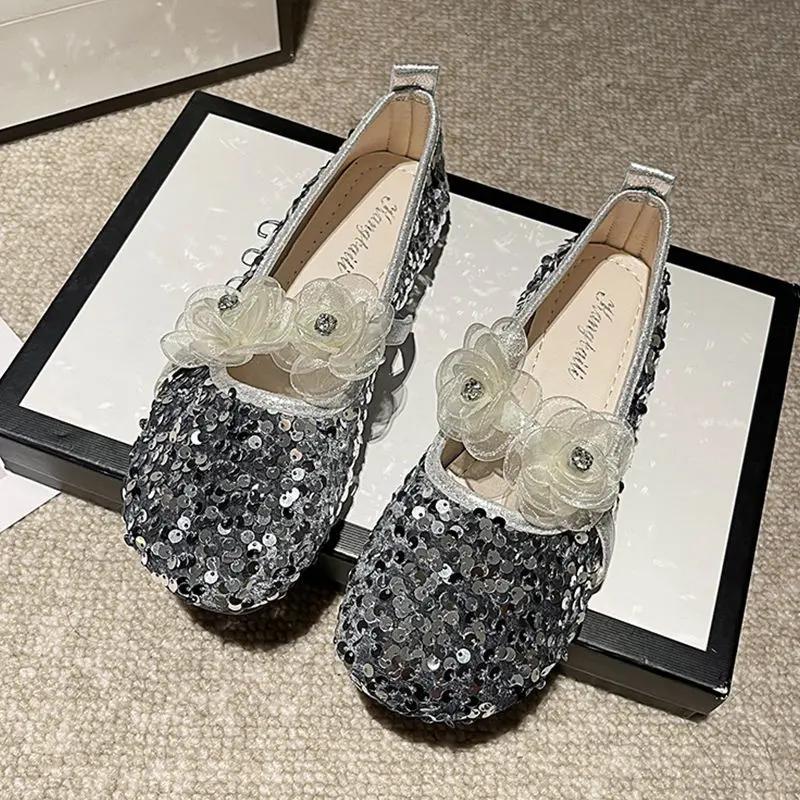 

Модные женские балетки с круглым носком, блестящие, одинарные, элегантные, для вечеринки, серебристые, молодые, шикарные, с острым носком, нескользящие, повседневные, со скидкой на женскую обувь 40