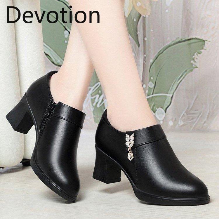 New Style Mid-heel Soft Leather Sole Women's Shoes with Thick Heels and Single Sole Devotion