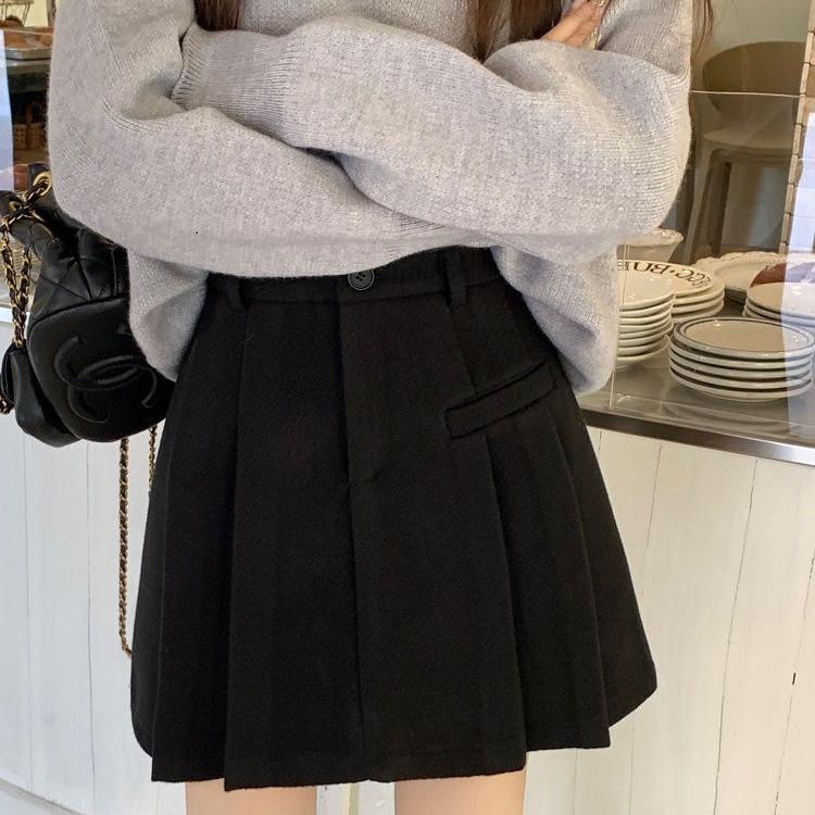 Women's Woolen Pleated High-Waisted Wide-Leg A-Line Shorts for Autumn/Winter 2026