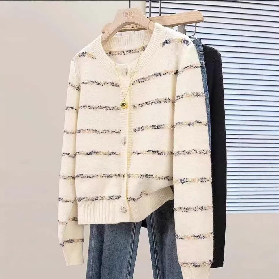 2026 Early Spring Xiaoxiangfeng Color Striped Knitted Cardigan Women s Sweet and Gentle Wind Love Button Sweater Jacket Women One size