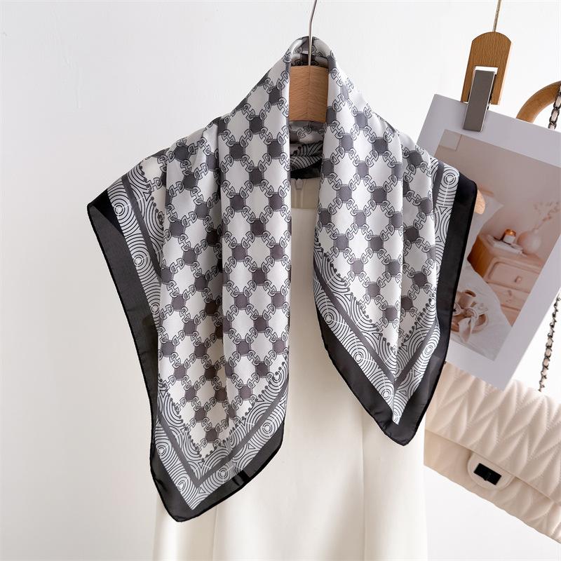 

Geometric Green Rhyme Interwoven Printed Silk Scarf Square Scarf High-End Shawl Versatile Neck Small Square Scarf Headscarf Unilateral 66-70CM