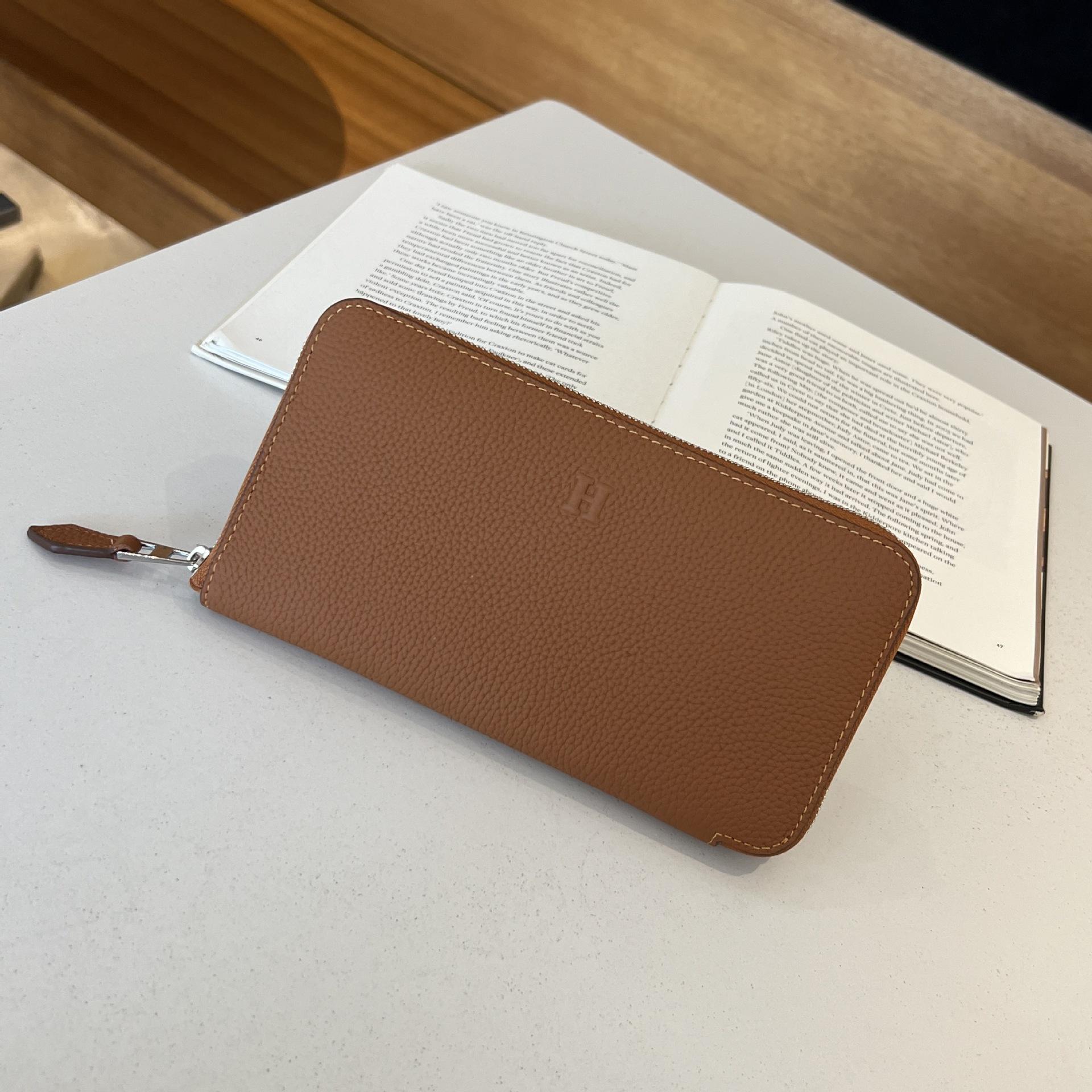 

Leather Relief Long Wallet Unisex Zipper Wallet Multifunctional Passport Bag Ticket Card Bag Storage Bag