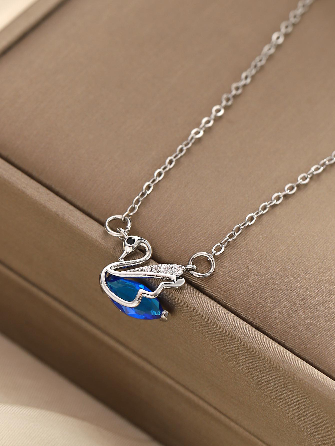Swan Zircon Necklace: Elegant Women s Light Luxury Clavicle Chain with Sweet Temperament белый