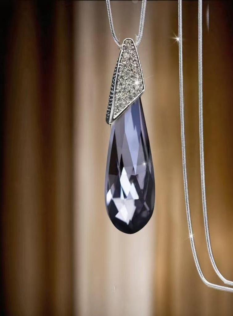 Korean Style Pearl Tassel Necklace: Versatile, Fashionable Long Pendant for Women's Summer Sweaters.