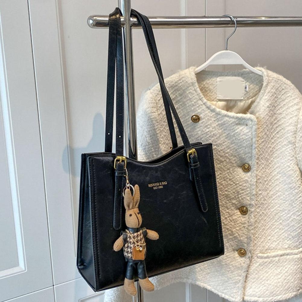 

Women Vintage Shoulder Bag with Pendant Retro Tote Handbag Large Capacity Fashion Shoulder Bag Female Commute Bag чорний