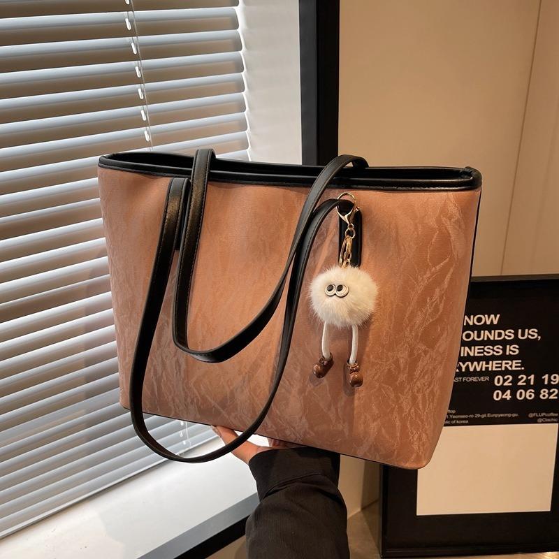 Tote bag women's new large-capacity commuter bag autumn and winter versatile shoulder bag fashionable college student class bag