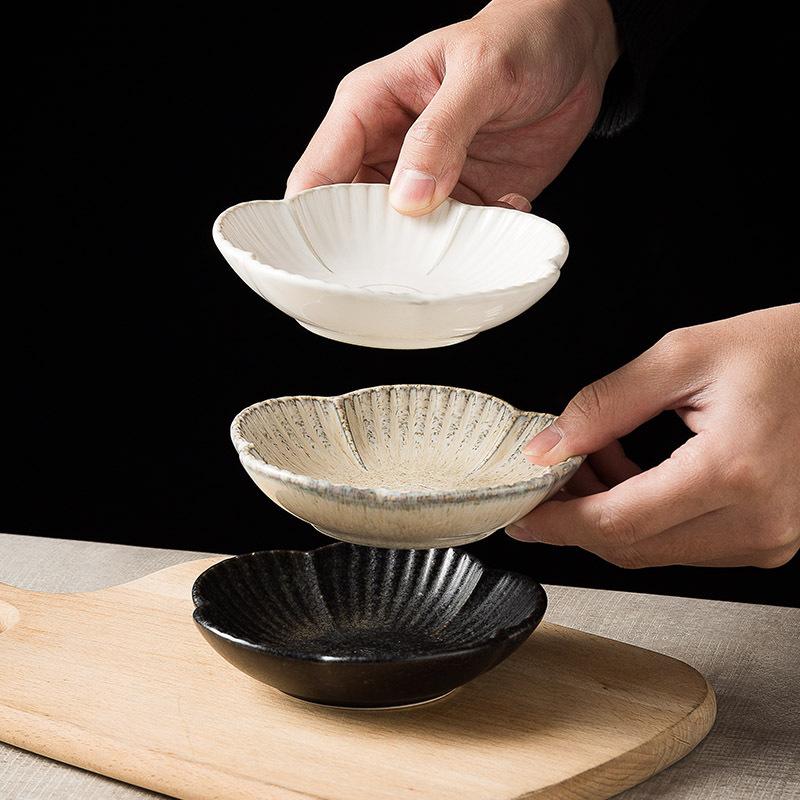 Japanese Kiln Transformation Plum Blossom Flavor Plate, Snack Dipping Sauce Plate, Seasoning Plate, Household Ceramic Soy Sauce Dish, Vinegar Dish, Fr