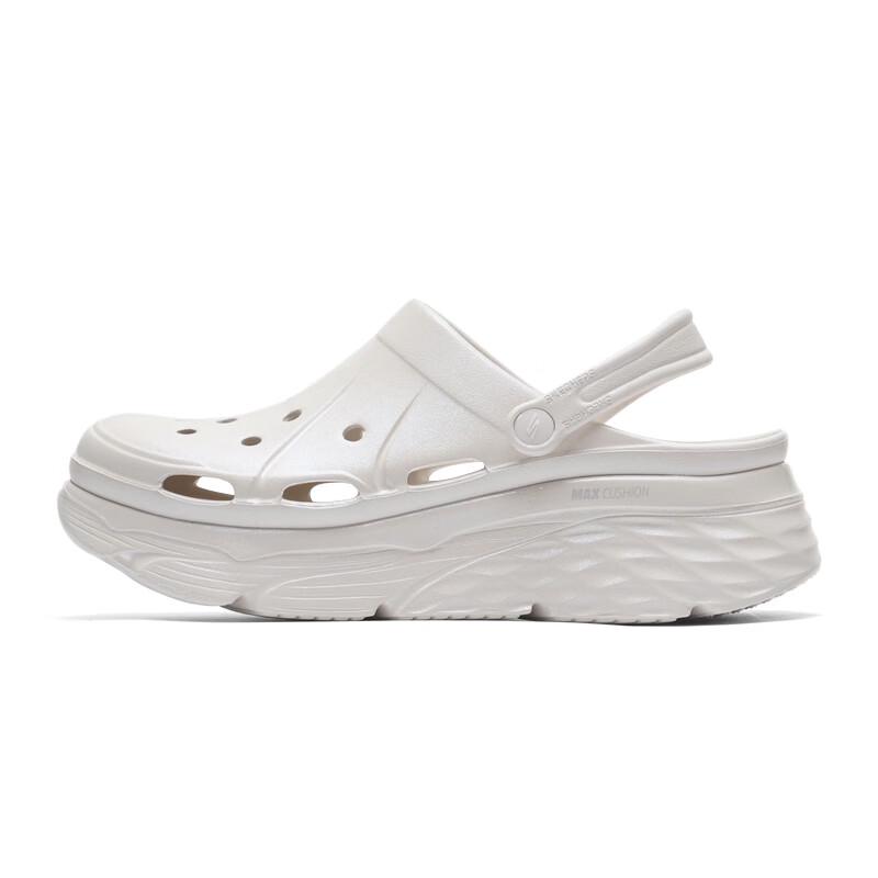 

Skechers Women s Lightweight Ventilated Clogs US 7.5