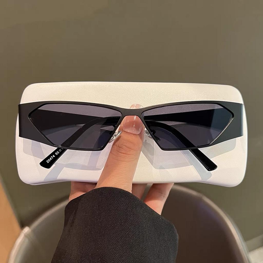 Y2K Millennial Style Cyberpunk Sunglasses Narrow Frame Dancing Sunglasses Babes Personality Advanced Sense