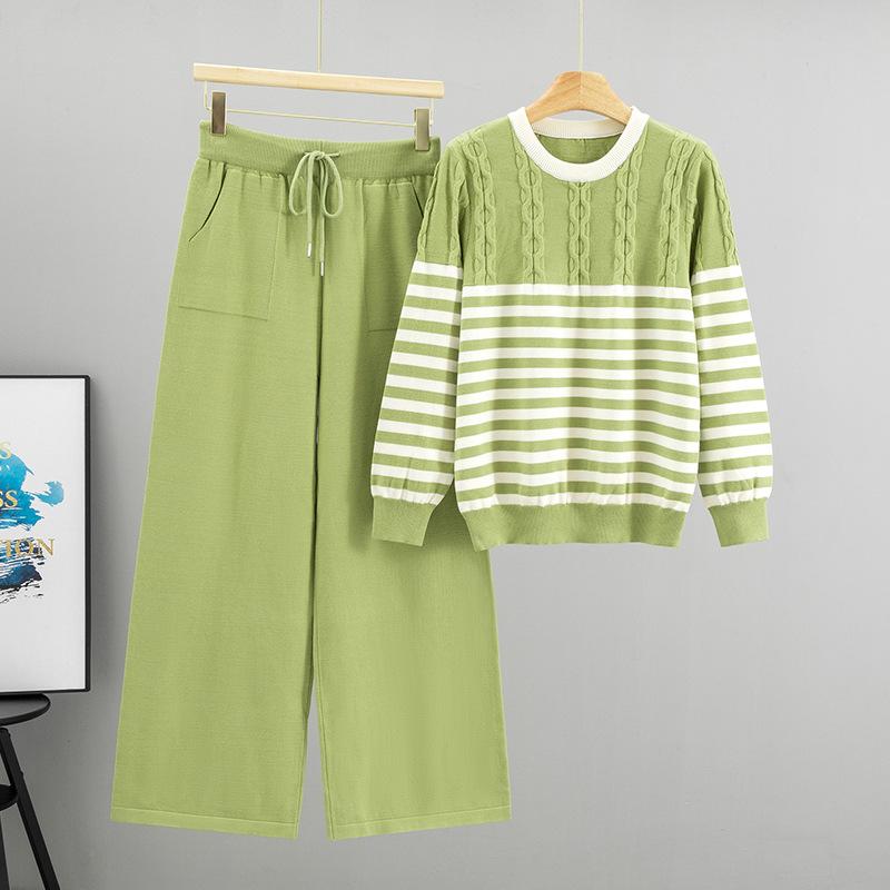 

Стильный вязаный комплект из свободного свитера в контрастную полоску и широких брюк, новинка осенне-зимней моды, комплект-двойка one size зелёный