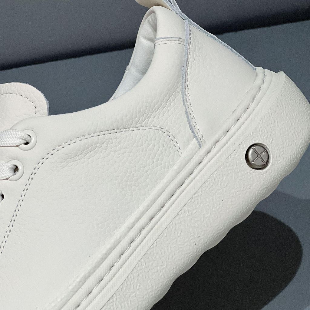 Men's Soft Sole White Leather Board Shoes – Lightweight, Breathable, Luxurious Simplicity