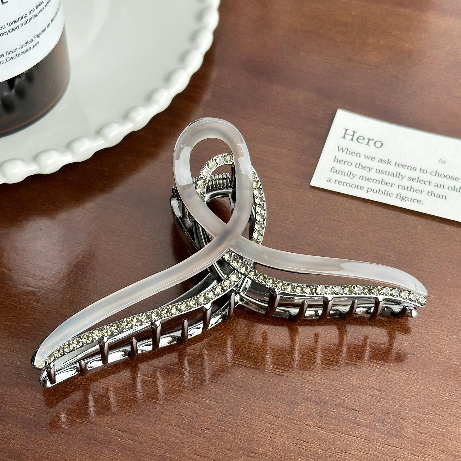 

Fashionable And Modern Large Hair Claw Clip With Stunning Rhinestones For Wear Everyday сірий колір