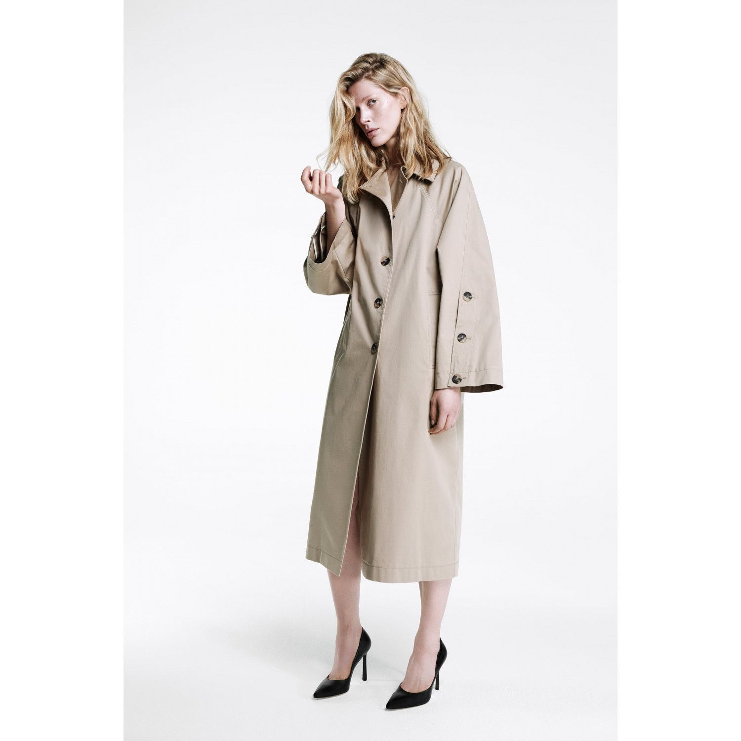 

OVERSIZED BUTTONED TRENCH COAT