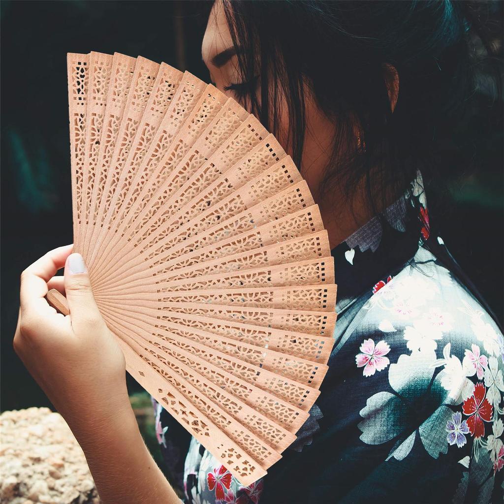 Vintage Wooden Hand Held Fan Chinese Sandalwood Scented Folding Hollow Wooden Fans Wedding Decoration Home Birthdays Gifts