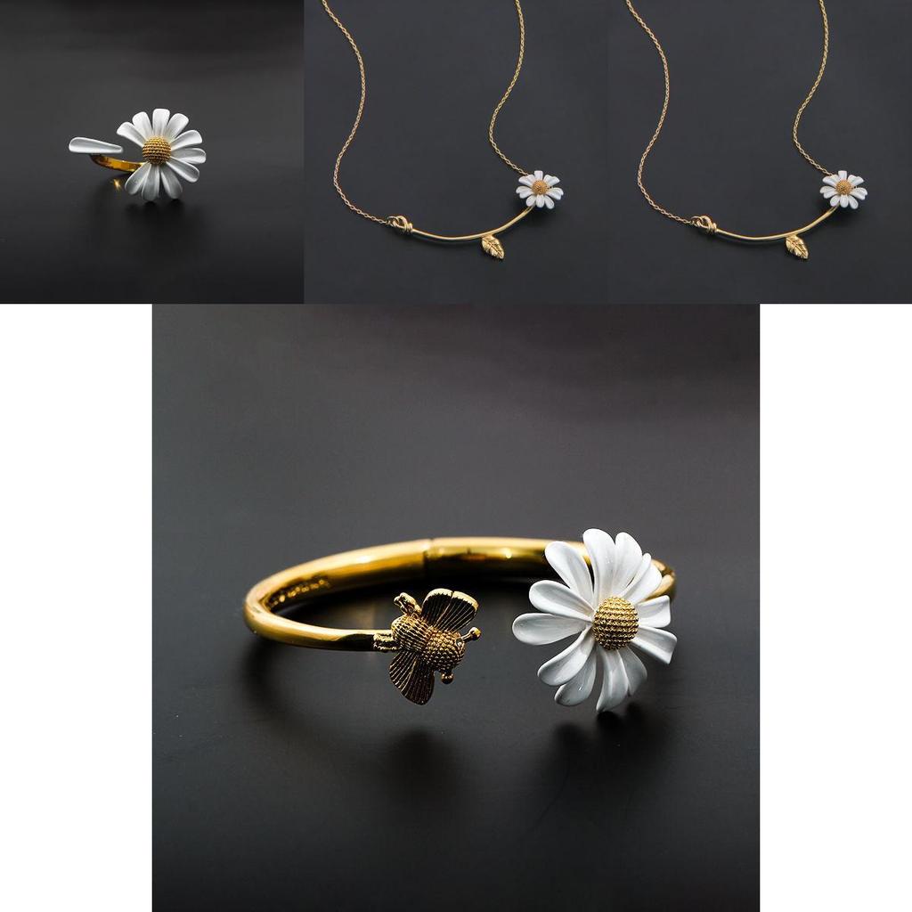 High Quality Daisy Flower Stud Earrings In Silver For Special Occasion Gift