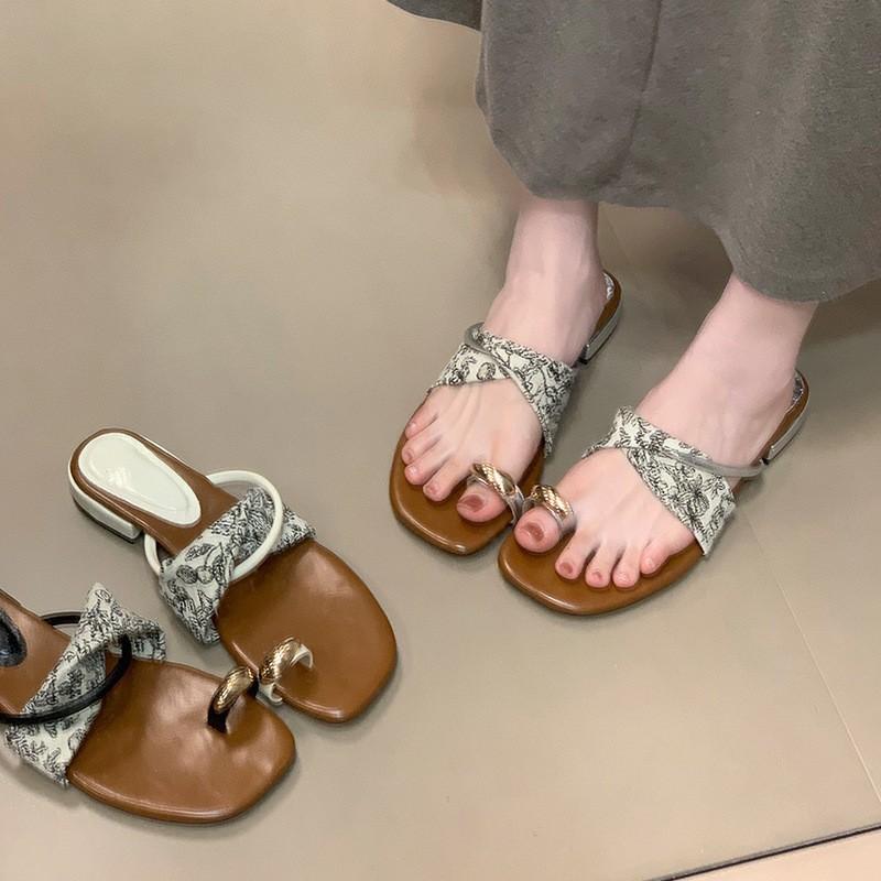 Fashion temperament Metal buckle cover toe low heel cool slippers summer silver French flip-flops outer wear