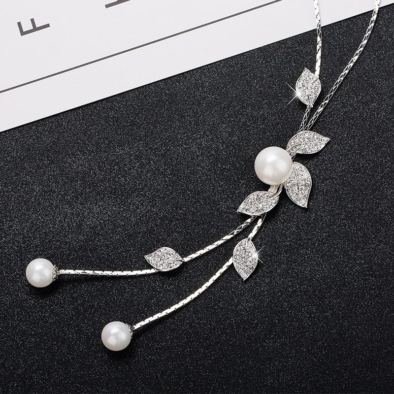 

Korean Glamorous Leaf Necklace With Luxe Alloy And Elegant Pearl Touches For Stylish Women платиновый