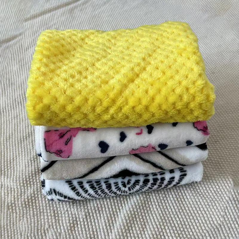 

Товары для домашних животных Коврик для питомника для кошек и собак Теплая и удобная кровать для домашних животных Pet Essential