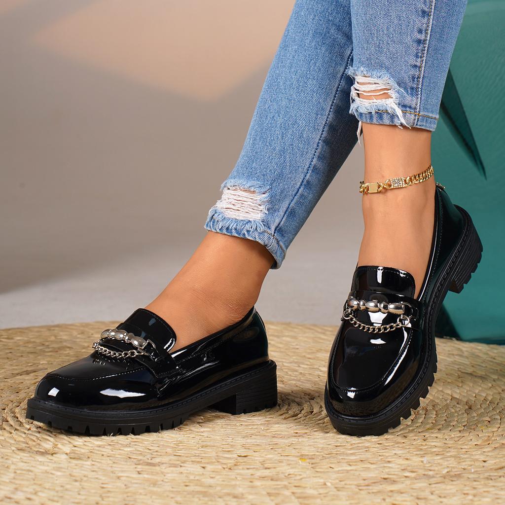 Black loafers women's 2025 new platform chain single shoes, black British style small leather shoes are in stock.