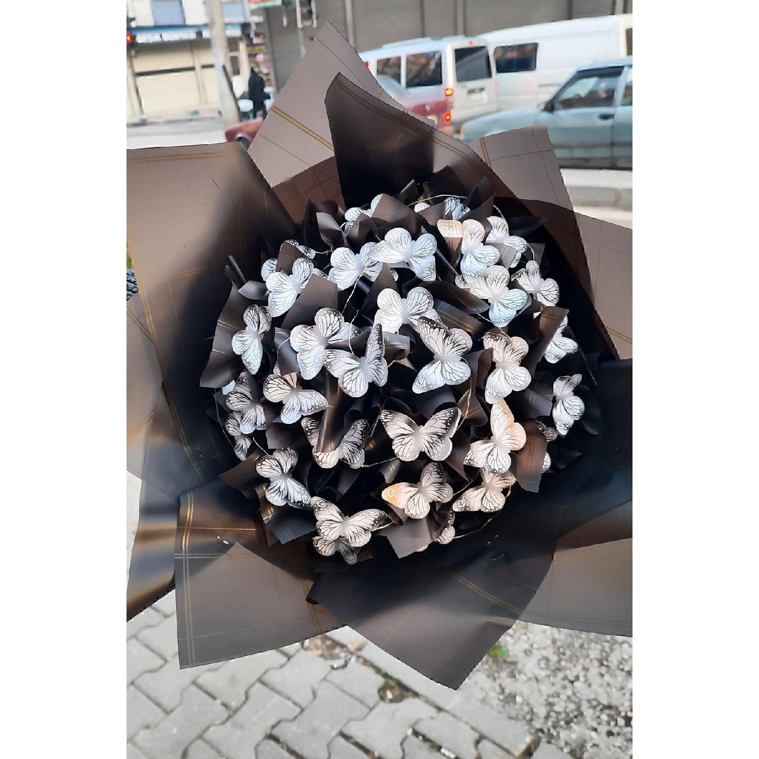 

Великий букет метеликів зі світлодіодним освітленням у подарунок