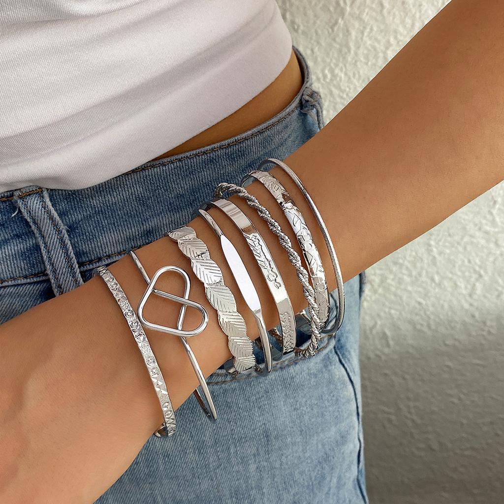 Fashionable And Personalized Open Mouth Bracelet