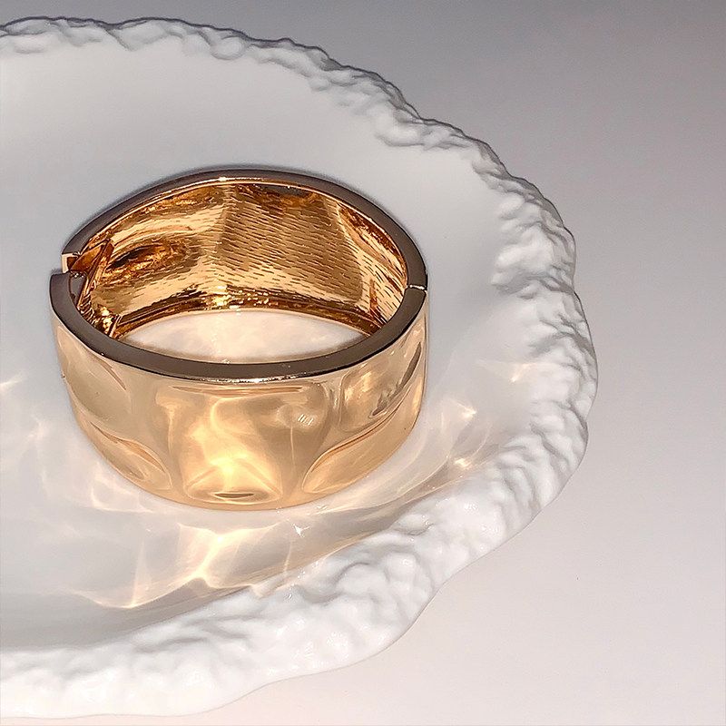 Trending Unique Metal Wide Version Bracelet Female Niche Style Fashion Metal Opening Bracelet Fall and Winter New Arrival Bracelet Accessories Fashion Gold