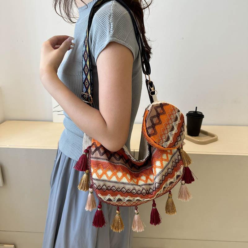 Large Capacity Ethnic Style Canvas Bag 2026 Fringed Wide Shoulder Strap Single Shoulder Crossbody Commuter Crescent Bag