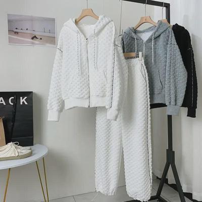 Spring & Autumn Loose-Fit Hooded Sports Suit: Age-Defying, Long-Sleeved, Leisure Style