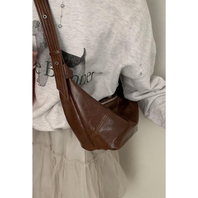 Prosta torba crossbody na jedno ramię o dużej pojemności pierogów pod pachami