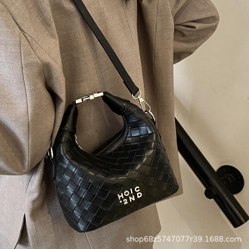 2025 new model, this year's popular bag, casual weaving trend, hand bag feeling, casual shoulder crossbody bucket bag